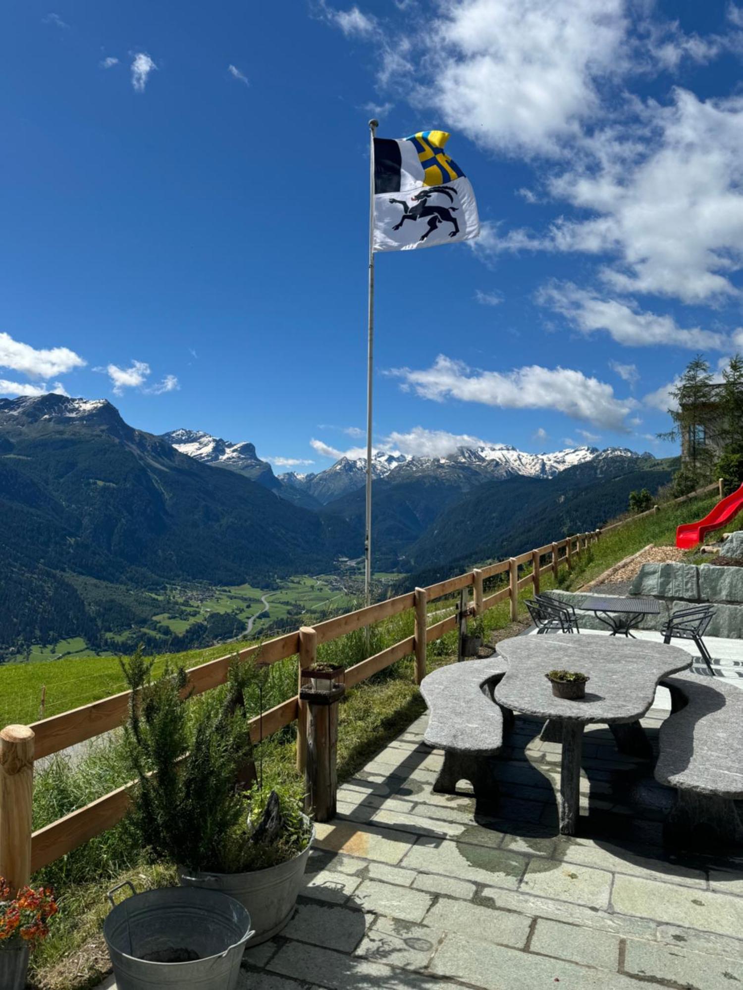 Ustreia Orta Bed & Breakfast Lohn Exterior foto