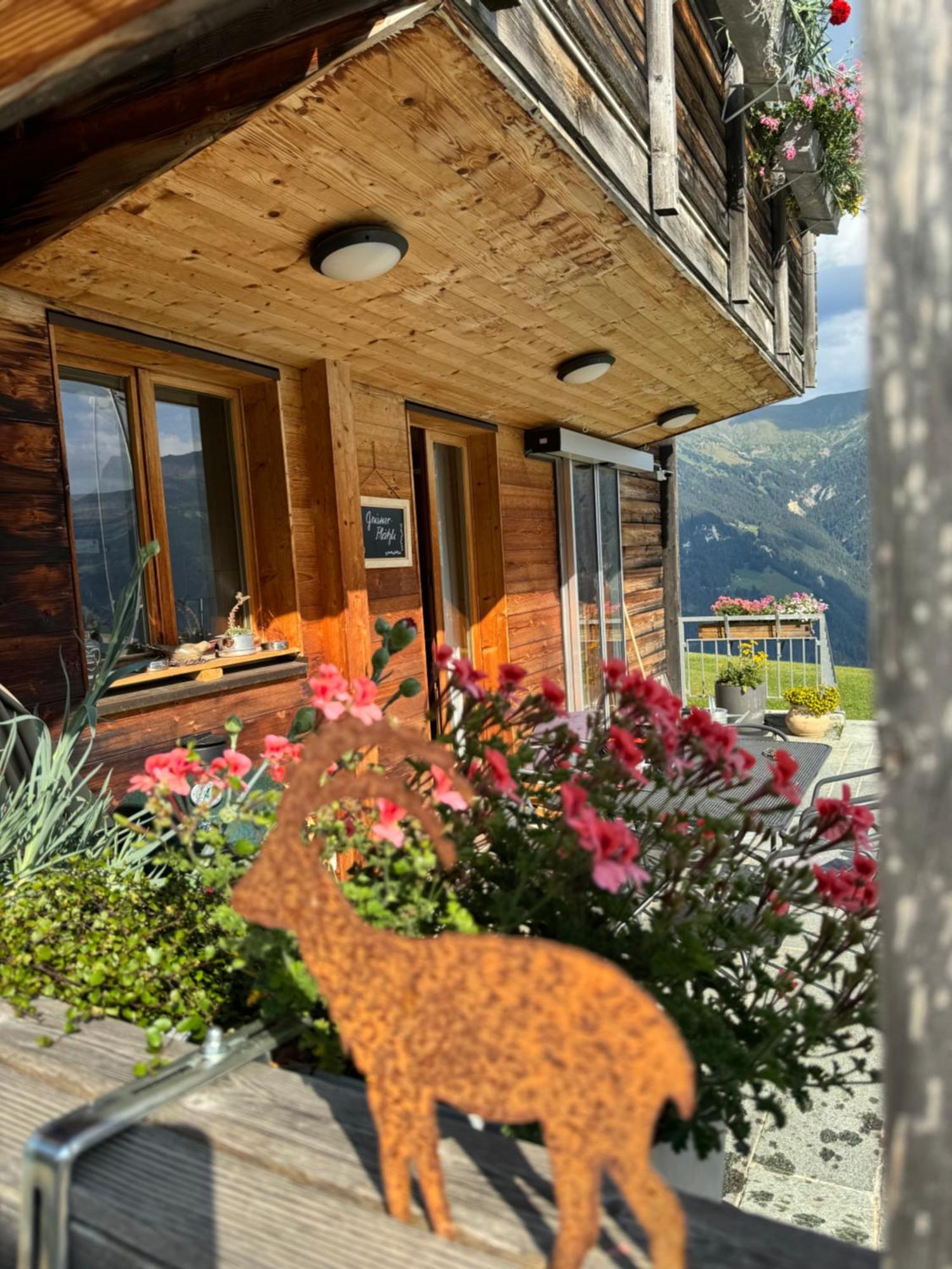 Ustreia Orta Bed & Breakfast Lohn Exterior foto